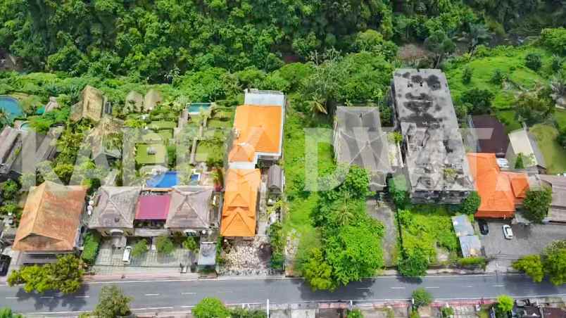 tanah jalan raya campuhan