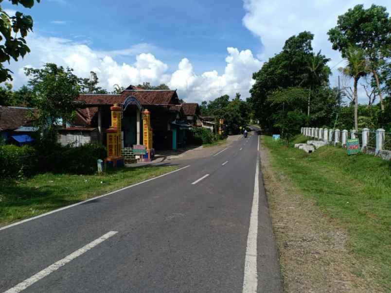 tanah tepi jl raya batujamus