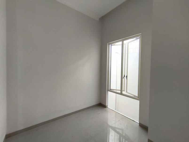 buyer only rumah minimalis pakuwon city row 3 mobil