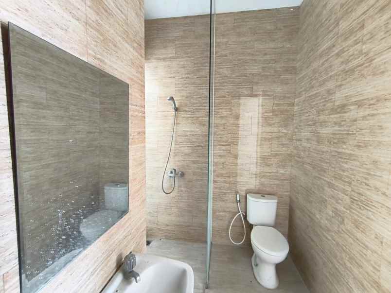 buyer only rumah minimalis pakuwon city row 3 mobil