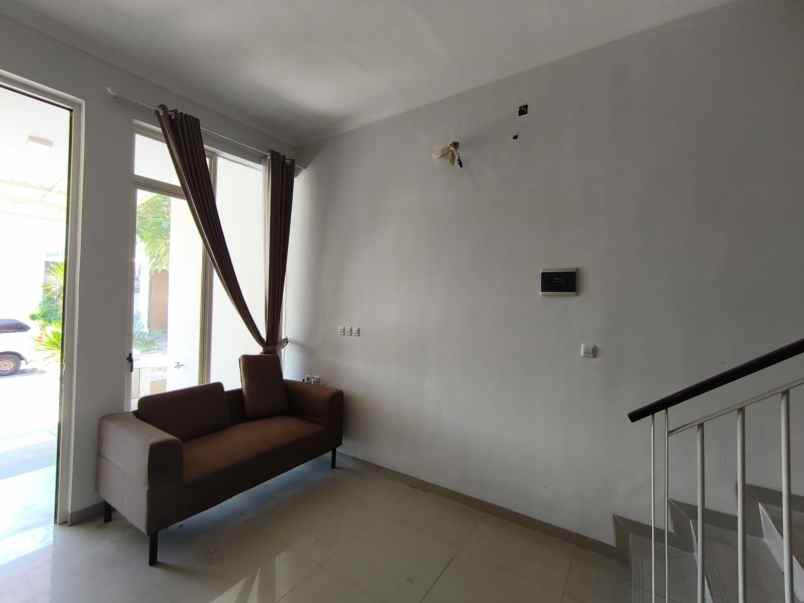 buyer only rumah minimalis pakuwon city row 3 mobil