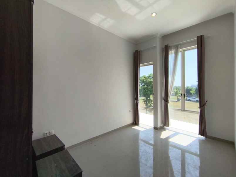 buyer only rumah minimalis pakuwon city row 3 mobil