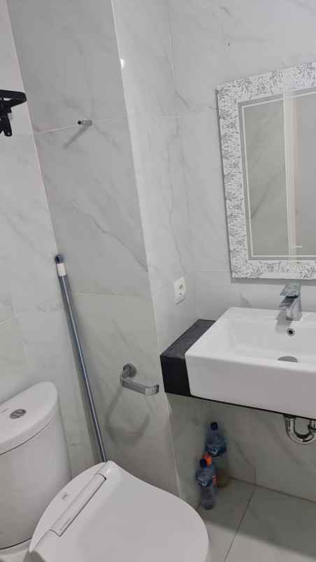 dijual apartemen mayjend sungkono