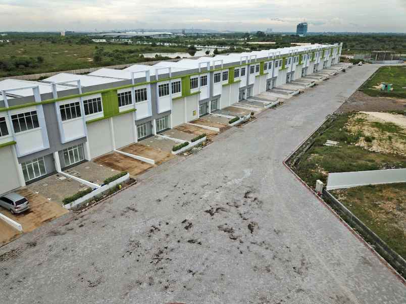 dijual gudang akr bizland di gresik manyar