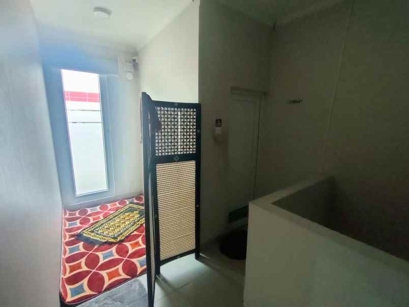 dijual gudang bizpoint loxembourge tangerang