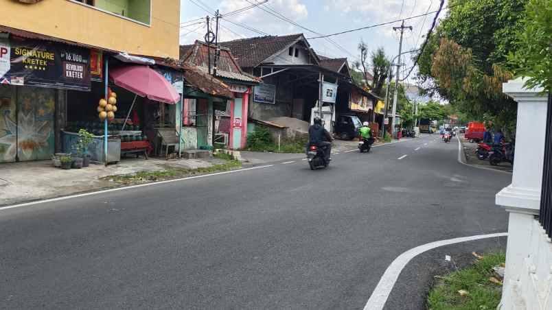 dijual kios strategis murah timur pasar legi solo