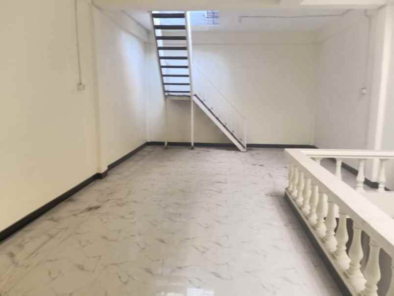 dijual ruko gudang kantor babatan pantai