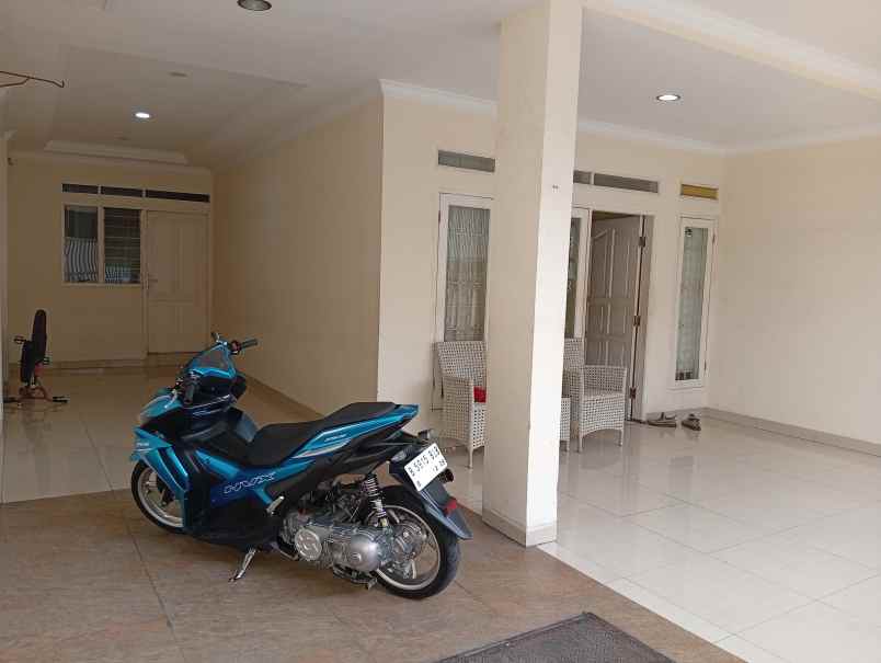 dijual rumah 2 lantai