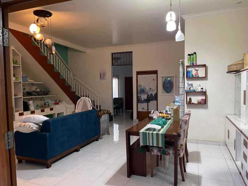 dijual rumah 2 lantai di sayap logam kota bandung