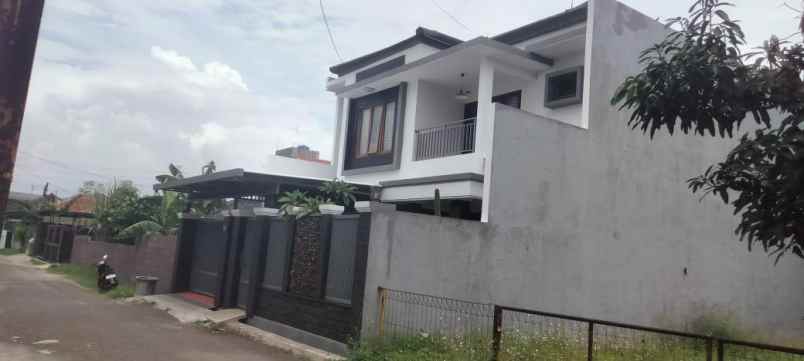 dijual rumah 2 lantai di sayap logam kota bandung