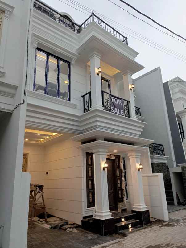 dijual rumah 3 lantai 1 milyaran di jagakarsa jakarta