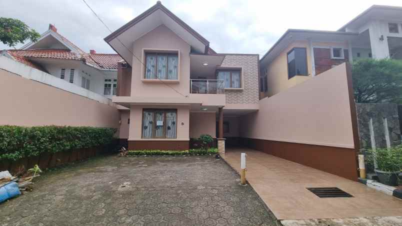 dijual rumah aria graha soekarno hatta