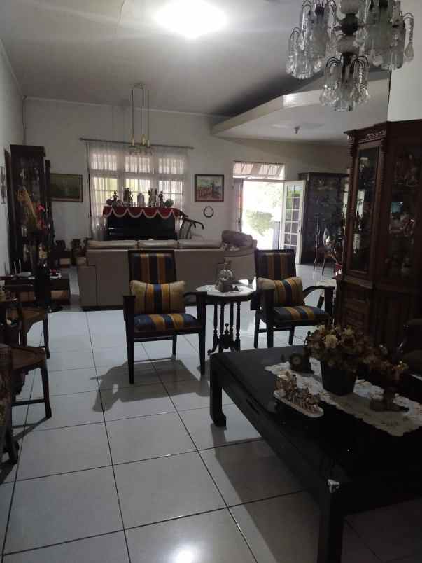 dijual rumah asri strateg di perumahan mega cinere