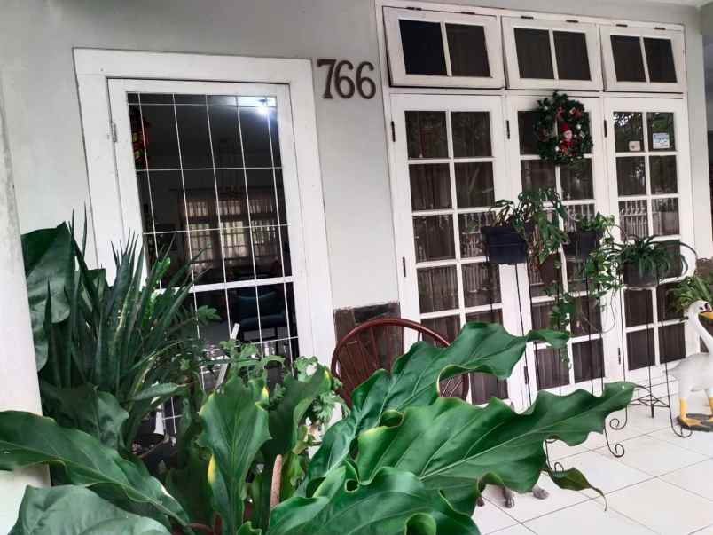 dijual rumah asri strateg di perumahan mega cinere