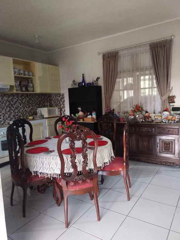 dijual rumah asri strateg di perumahan mega cinere