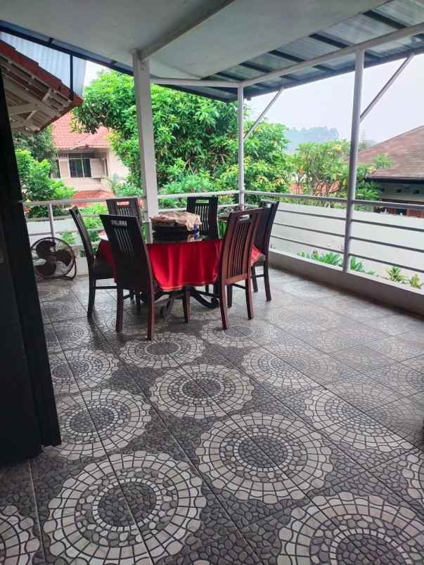 dijual rumah asri strateg di perumahan mega cinere