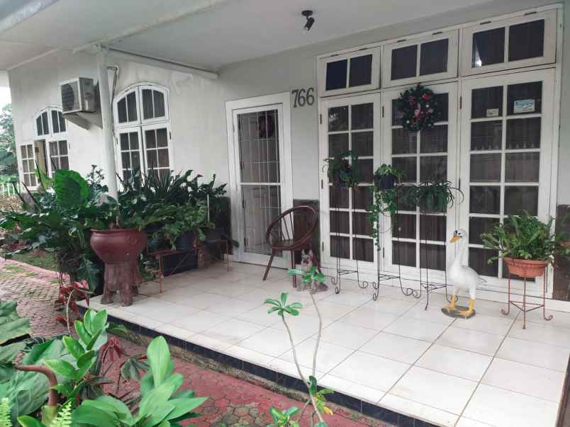 dijual rumah asri strateg di perumahan mega cinere