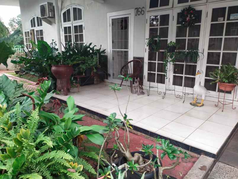 dijual rumah asri strateg di perumahan mega cinere