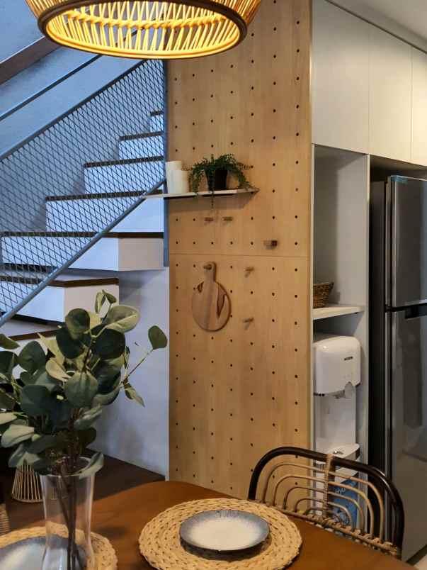 dijual rumah bambu apus jaktim