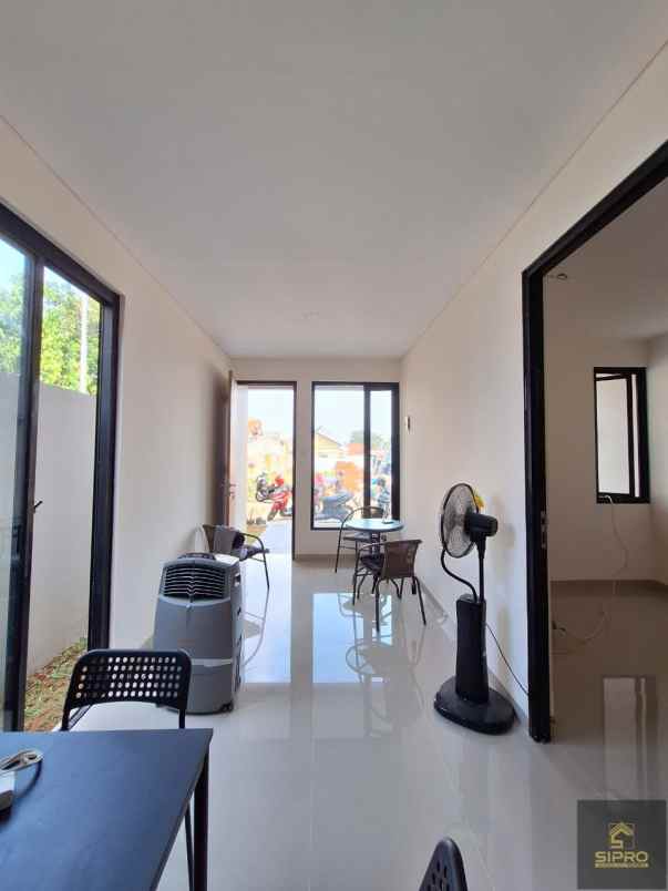 dijual rumah baru 2 lantai di area tangsel