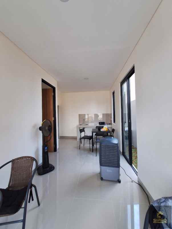 dijual rumah baru 2 lantai di area tangsel