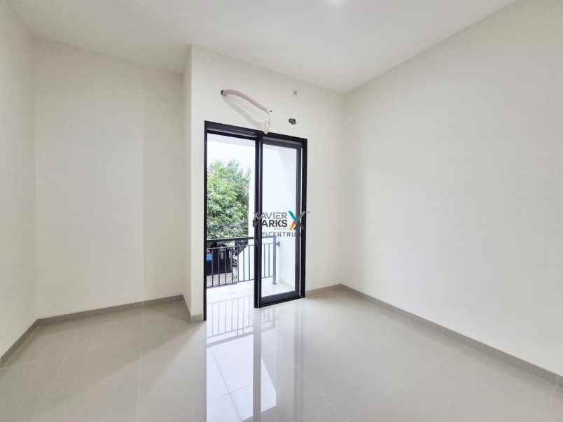 dijual rumah baru gress di rungkut akses enak