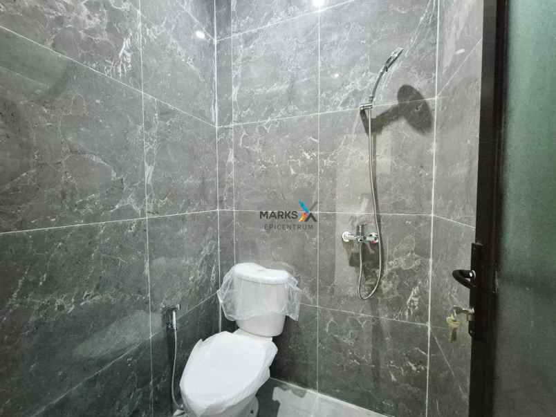 dijual rumah baru gress di rungkut akses enak