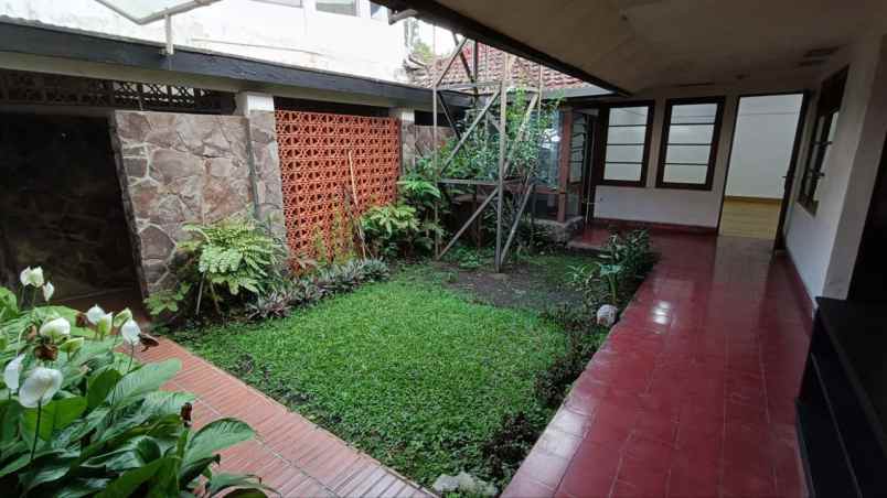 dijual rumah belanda terawat non heritage di bandung