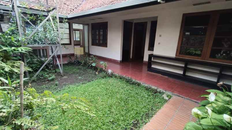 dijual rumah belanda terawat non heritage di bandung