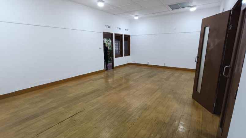 dijual rumah belanda terawat non heritage di bandung