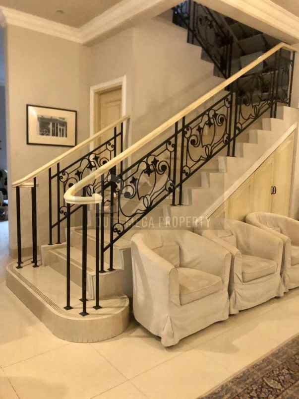 dijual rumah bergaya mediterania di les belles mainson