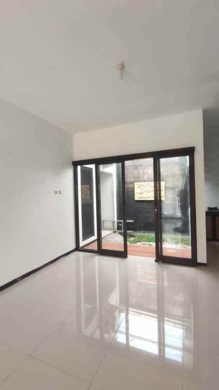 dijual rumah bsb village aurora garden