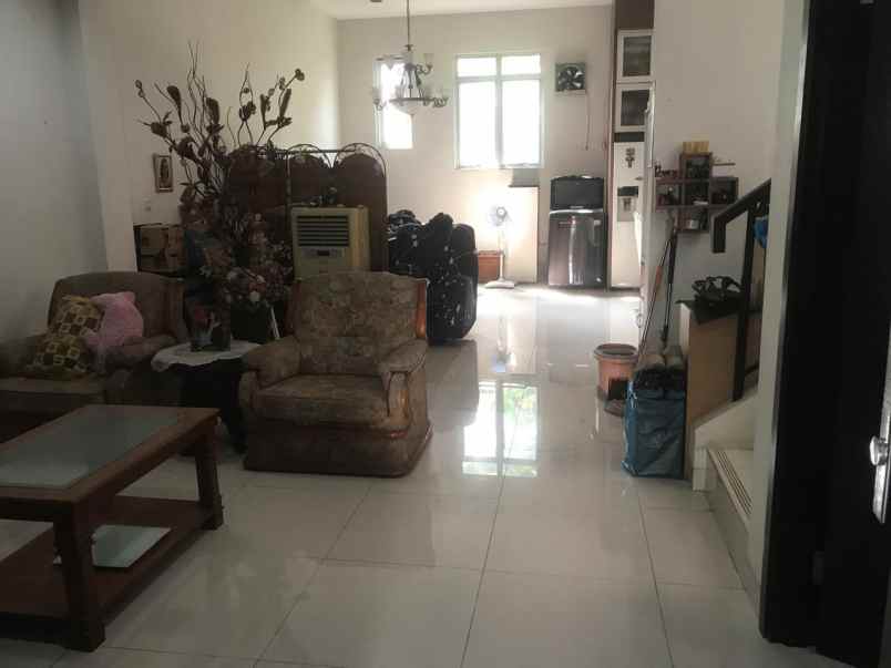 dijual rumah bsd tangerang the eminemt shm hadap barat