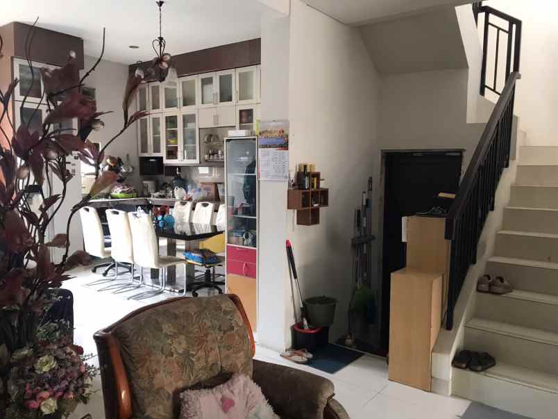 dijual rumah bsd tangerang the eminemt shm hadap barat
