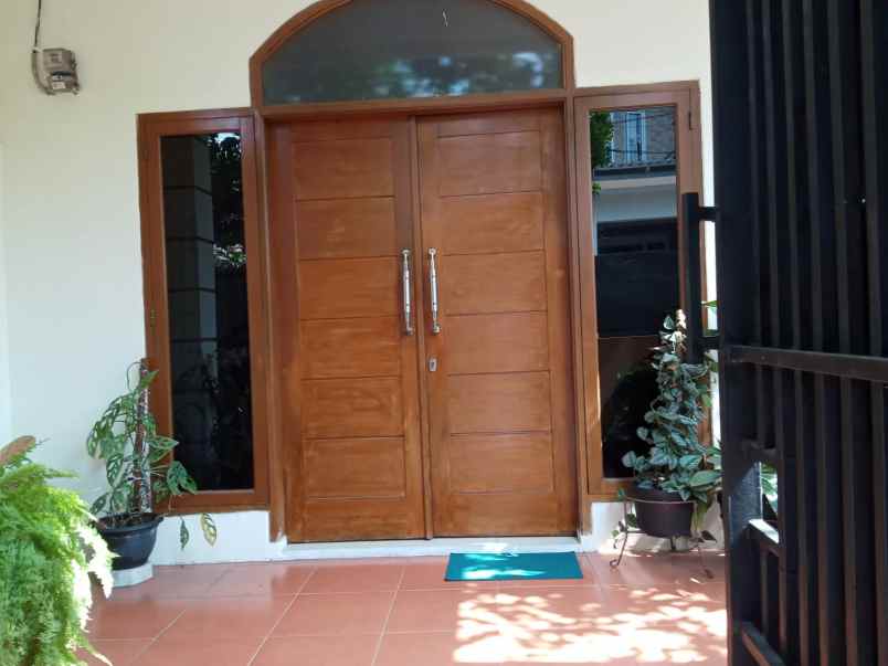 dijual rumah buaran