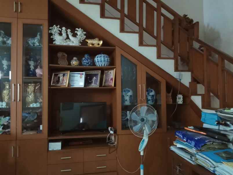 dijual rumah buaran