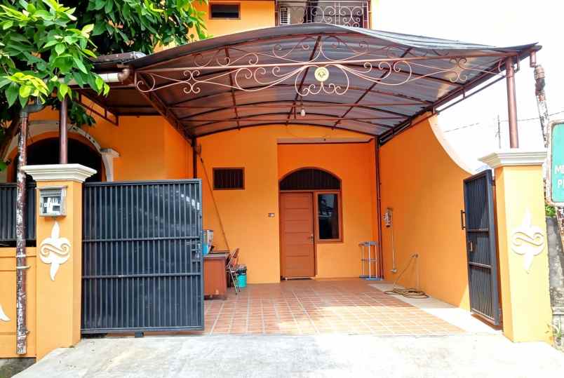 dijual rumah buaran