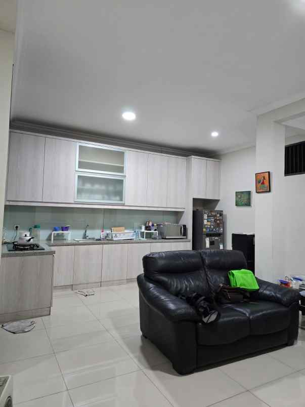 dijual rumah bub di griya inti sentosa