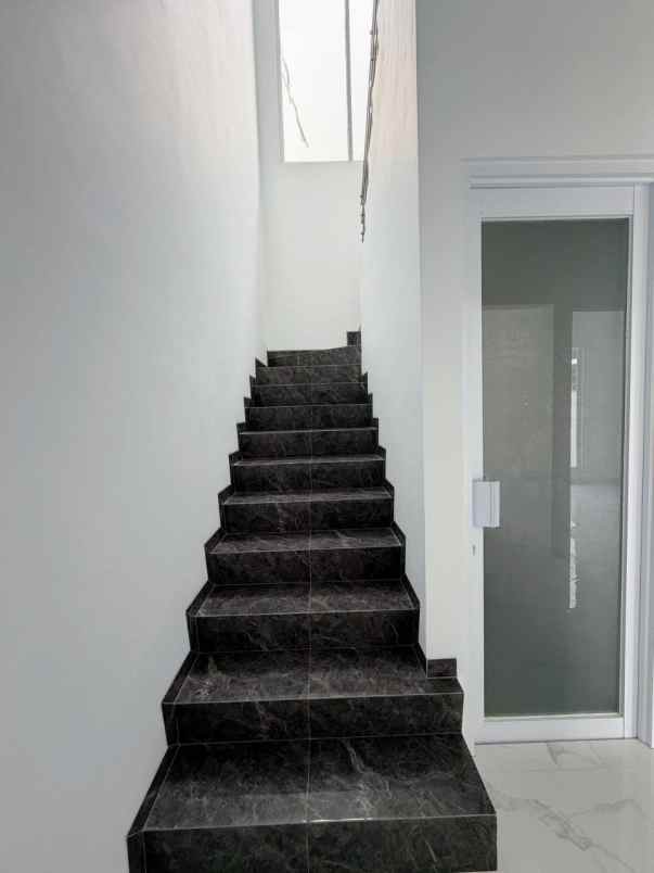 dijual rumah bukit palma