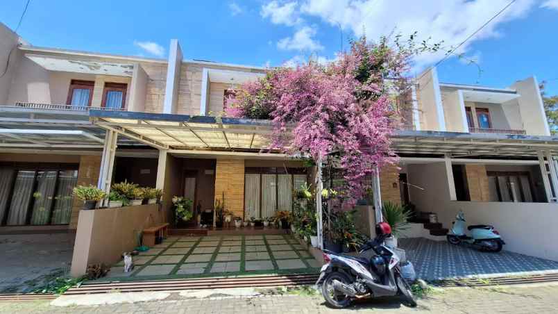 dijual rumah cantik komplek ciwaruga full furnished