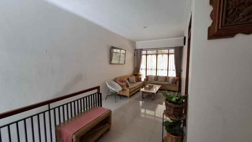 dijual rumah cantik komplek ciwaruga full furnished