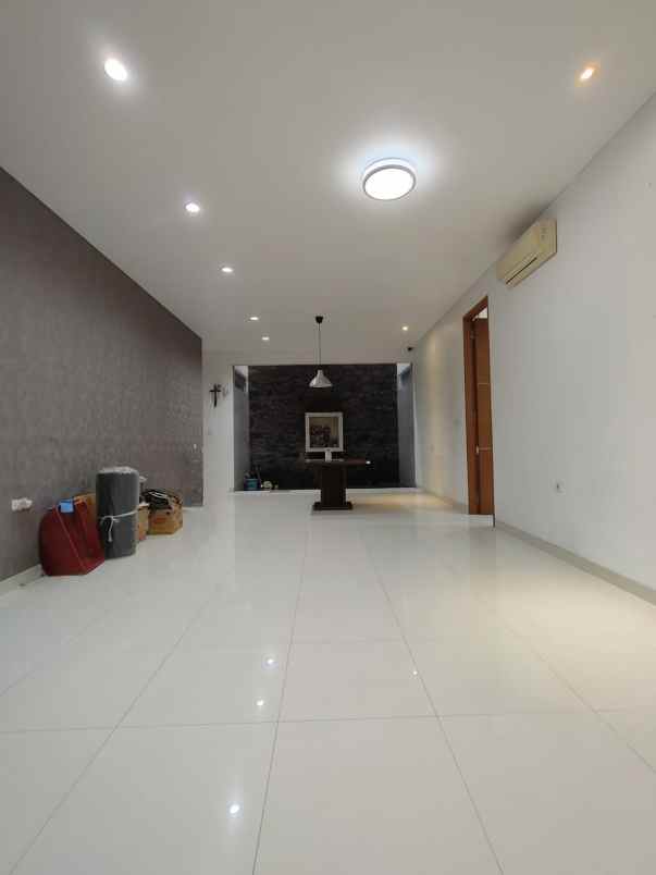 dijual rumah cempaka putih timur