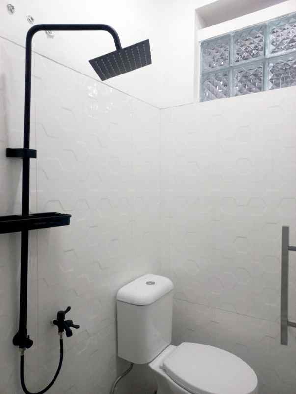 dijual rumah cikadut