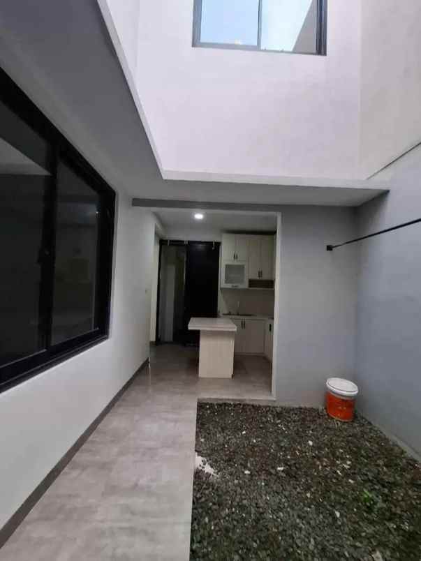dijual rumah cinere depok