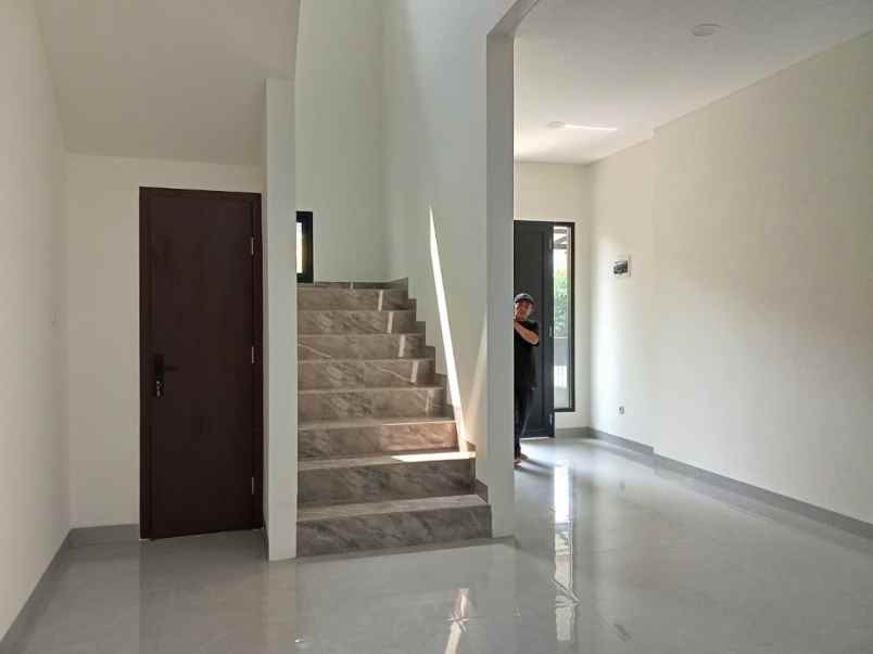 dijual rumah cinere depok