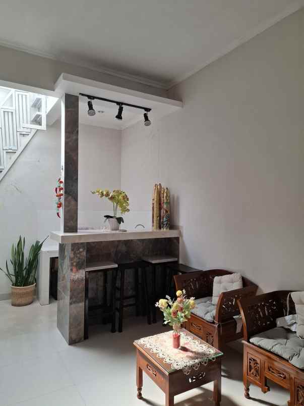 dijual rumah cipageran