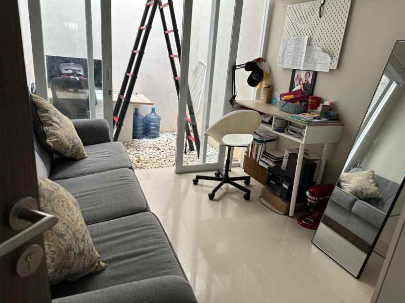 dijual rumah cipageran