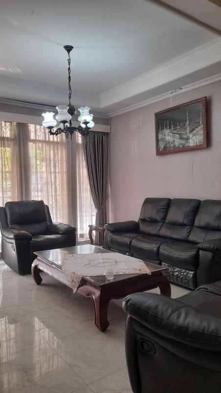 dijual rumah ciputat timur