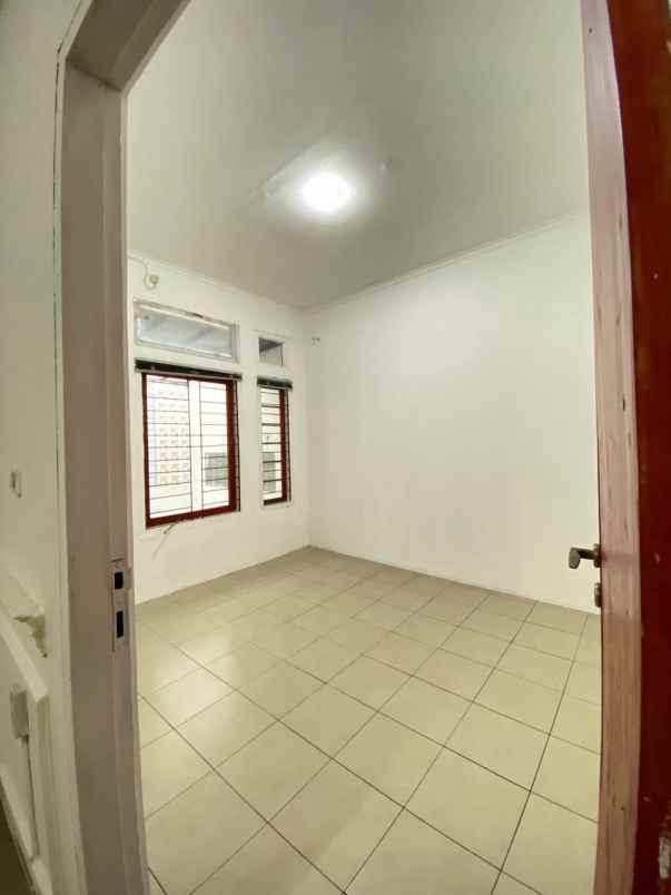 dijual rumah cluster antapani regency