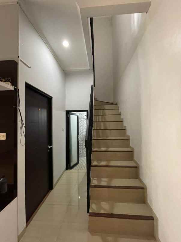 dijual rumah cluster aquina town house